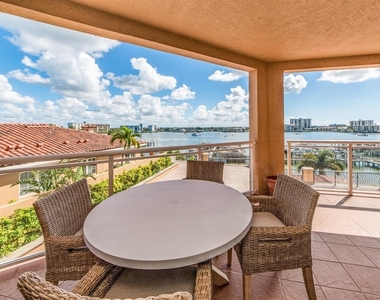 521 Mandalay Avenue - Photo Thumbnail 8