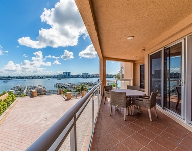 521 Mandalay Avenue - Photo Thumbnail 14