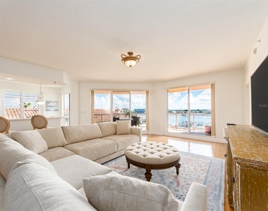 521 Mandalay Avenue - Photo Thumbnail 7