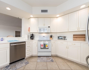 521 Mandalay Avenue - Photo Thumbnail 12