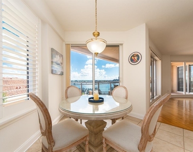 521 Mandalay Avenue - Photo Thumbnail 13