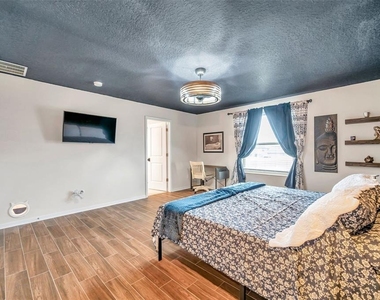 3737 Copperspring Boulevard - Photo Thumbnail 2