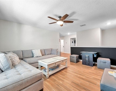 3737 Copperspring Boulevard - Photo Thumbnail 32