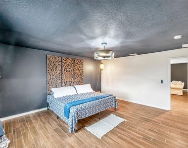 3737 Copperspring Boulevard - Photo Thumbnail 8