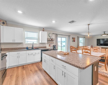 3737 Copperspring Boulevard - Photo Thumbnail 37