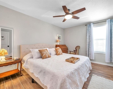 3737 Copperspring Boulevard - Photo Thumbnail 10