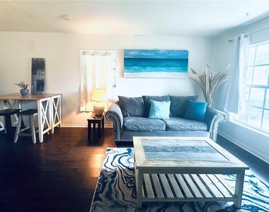 4716 W Wisconsin Avenue - Photo Thumbnail 1