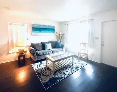 4716 W Wisconsin Avenue - Photo Thumbnail 2