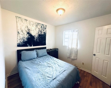 4716 W Wisconsin Avenue - Photo Thumbnail 5