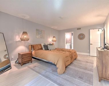 805 Bayport Way - Photo Thumbnail 25