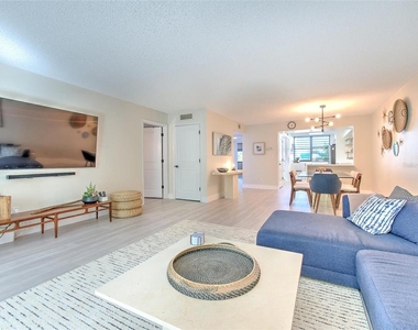 805 Bayport Way - Photo Thumbnail 17