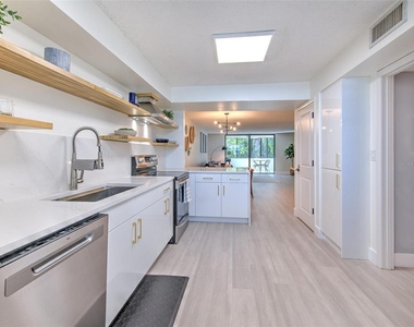 805 Bayport Way - Photo Thumbnail 11