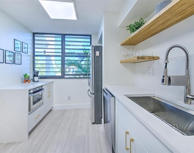 805 Bayport Way - Photo Thumbnail 10