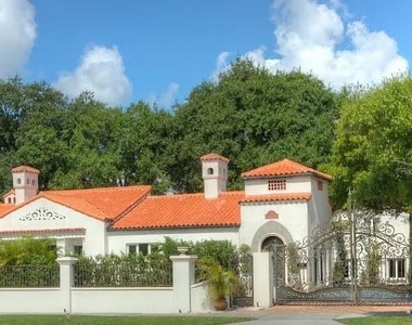 100 W Davis Boulevard - Photo Thumbnail 1