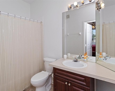2307 Silver Palm Dr - Photo Thumbnail 12