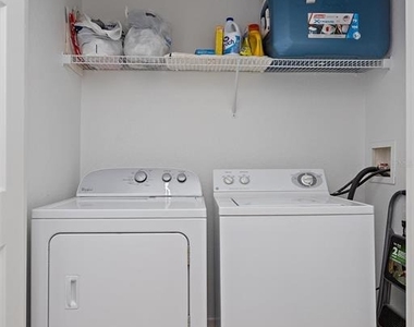 2307 Silver Palm Dr - Photo Thumbnail 15