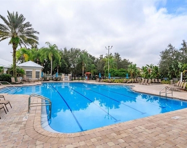 2307 Silver Palm Dr - Photo Thumbnail 19