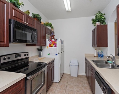 2307 Silver Palm Dr - Photo Thumbnail 3