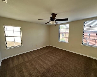 727 Siena Palm Drive - Photo Thumbnail 9