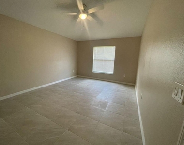 568 Finch Court - Photo Thumbnail 8
