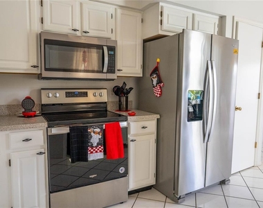 2703 Chatham - Photo Thumbnail 5
