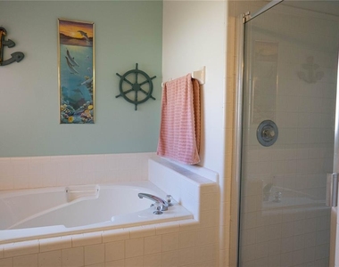 2703 Chatham - Photo Thumbnail 20