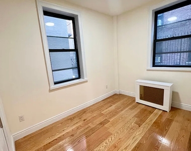 East 50th Street - Photo Thumbnail 4