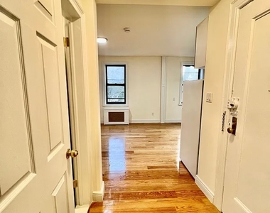 East 50th Street - Photo Thumbnail 8
