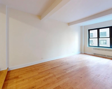 East 56 Street - Photo Thumbnail 4