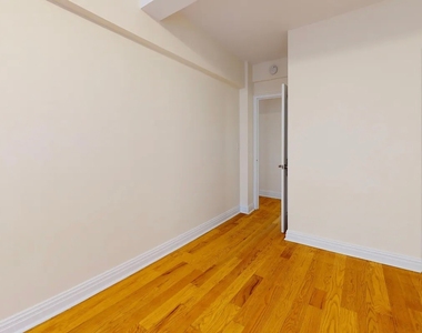 East 56 Street - Photo Thumbnail 7