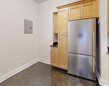 East 56 Street - Photo Thumbnail 10