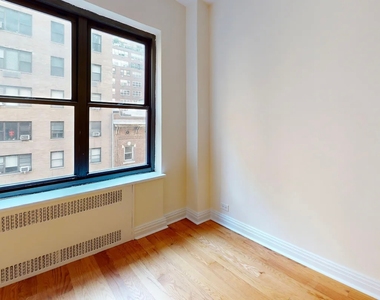East 56 Street - Photo Thumbnail 8