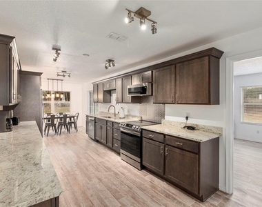 1900 Nw 73rd Terrace - Photo Thumbnail 11