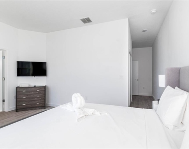 277 Famagusta Drive - Photo Thumbnail 7