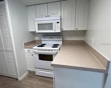 711 Caribbean Drive - Photo Thumbnail 4