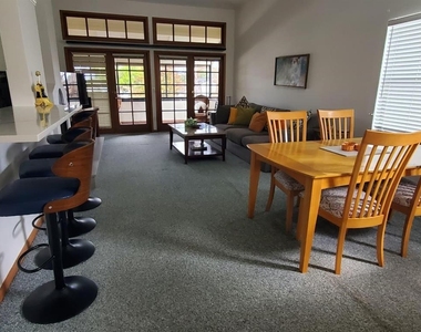 2924 Cottage Grove Court - Photo Thumbnail 2