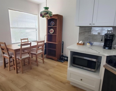 2924 Cottage Grove Court - Photo Thumbnail 7