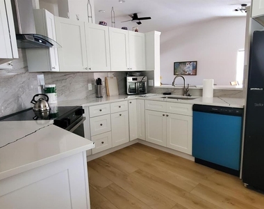 2924 Cottage Grove Court - Photo Thumbnail 8
