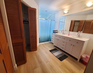 2924 Cottage Grove Court - Photo Thumbnail 10