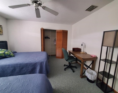 2924 Cottage Grove Court - Photo Thumbnail 5