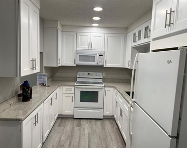 1324 S Pine Ridge Circle - Photo Thumbnail 13