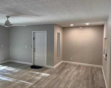 1324 S Pine Ridge Circle - Photo Thumbnail 7
