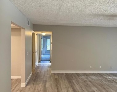 1324 S Pine Ridge Circle - Photo Thumbnail 8