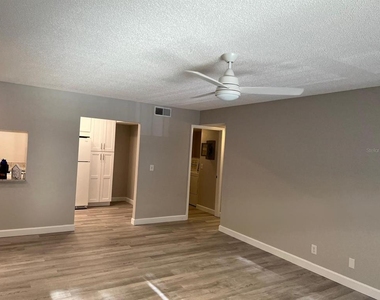 1324 S Pine Ridge Circle - Photo Thumbnail 6
