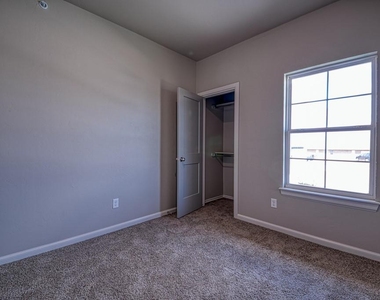 1520 S 7th Street - Photo Thumbnail 2