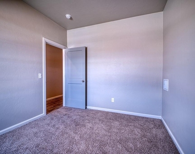 1520 S 7th Street - Photo Thumbnail 3