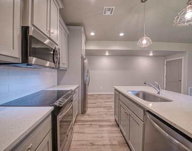 1520 S 7th Street - Photo Thumbnail 8