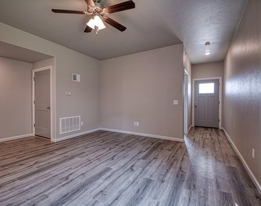 1520 S 7th Street - Photo Thumbnail 4