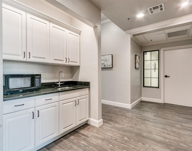 1703 Professional Circle - Photo Thumbnail 7