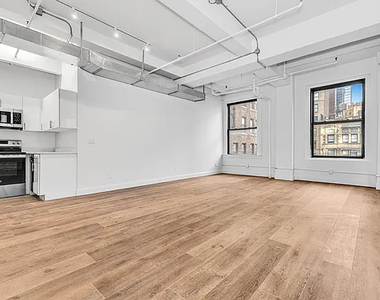 West 36th Street - Photo Thumbnail 4